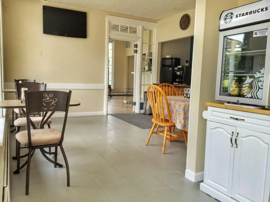 Budget Host East End Riverhead