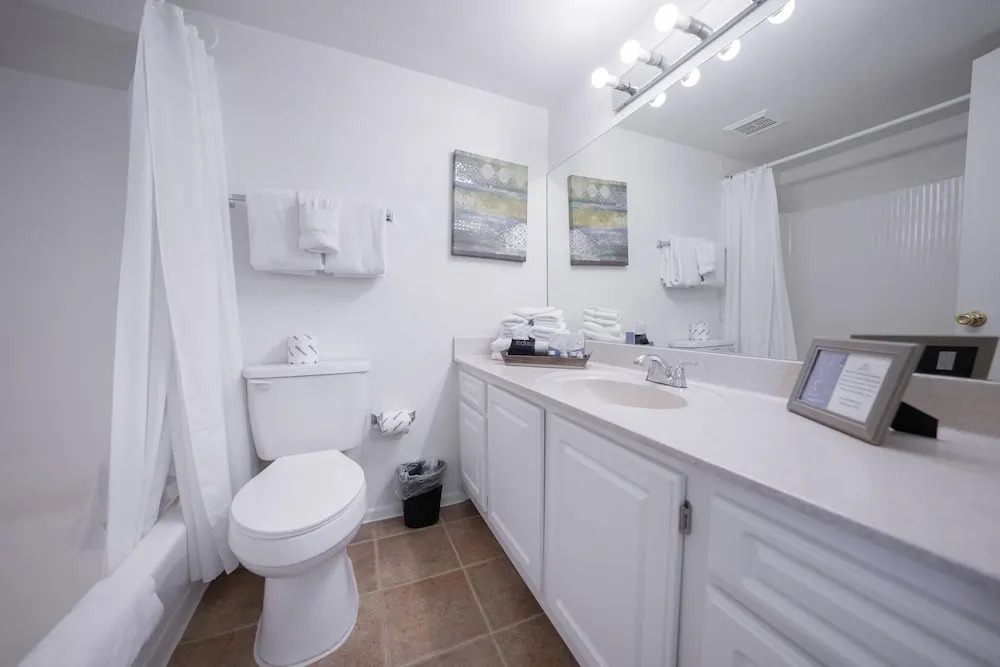 Scottsdale's premium short term getaway, Fully furnished 1 bedroom homes, FREE Golf, cable, utilities, Wi-Fi, parking, pool, and bike trails- Unit 241 by RedAwning