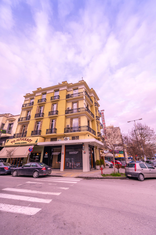Metropolis Hotel