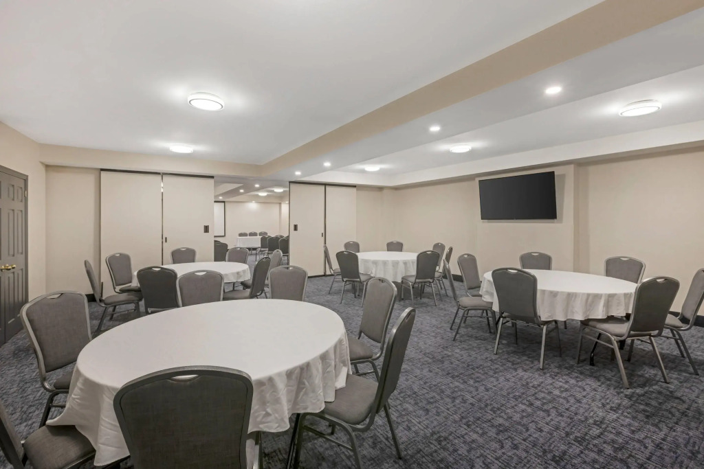 Quality Inn & Suites Oakville-Mississauga
