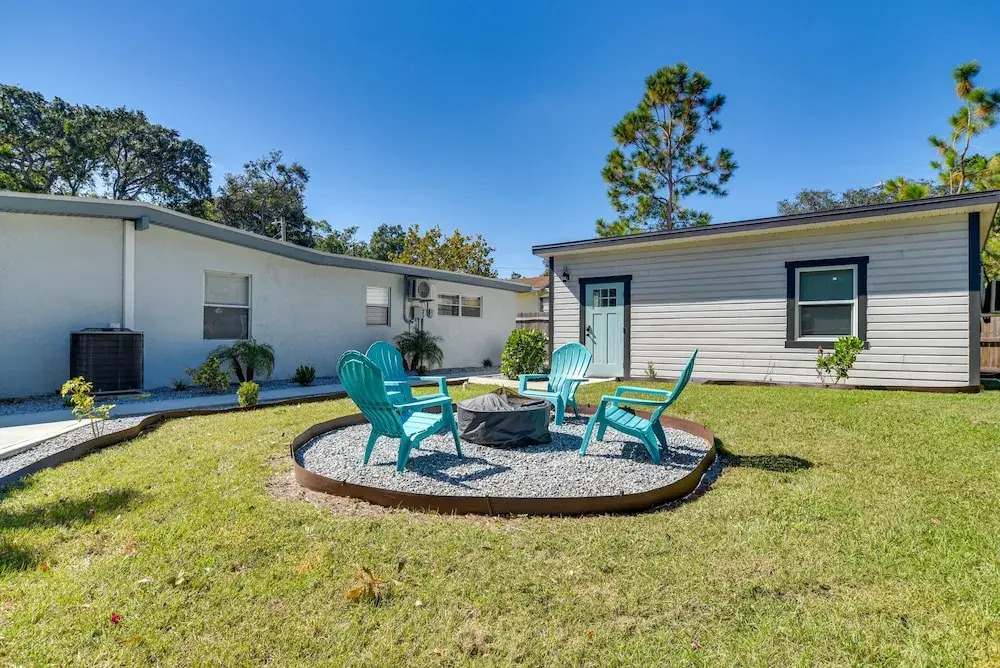 Tampa Apartment w/ Shared Backyard & Fire Pit!