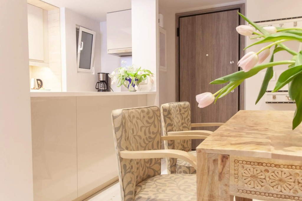 Sweet Suite Flora in Vouliagmeni