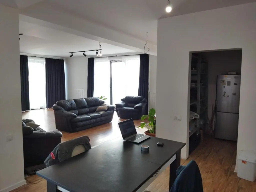 cheerful 5-bedroom home near lisi lake