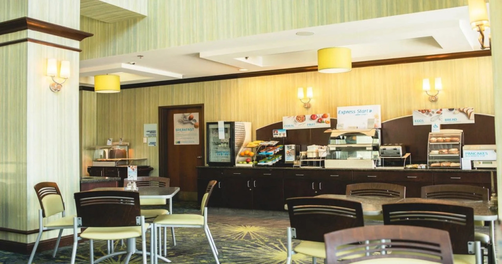 Holiday Inn Express & Suites Morton Peoria Area by IHG