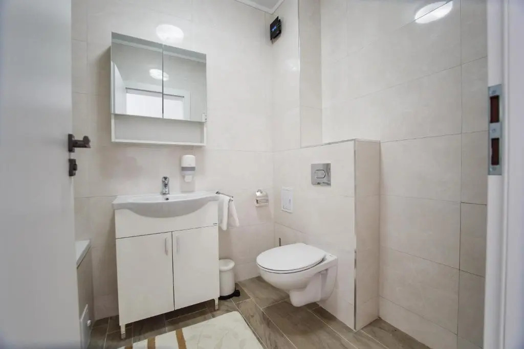 No. 10 - The Penthouse in City Center