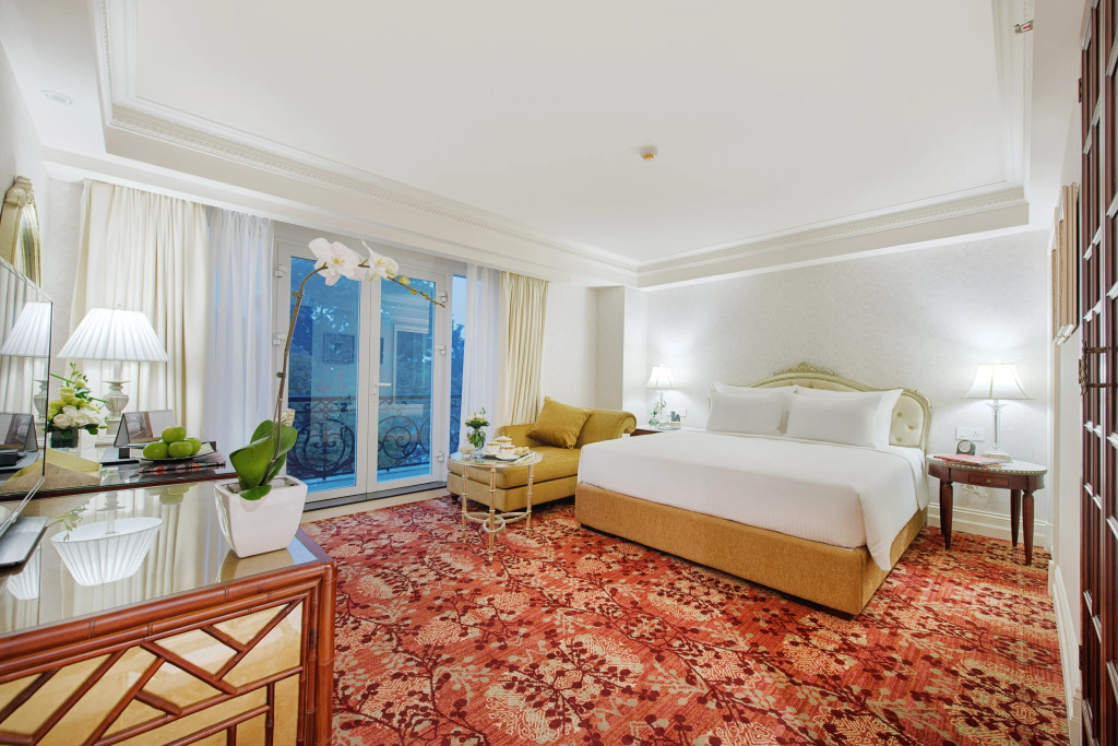 Apricot Hotel