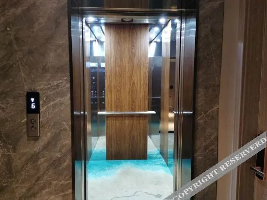 Yihai Hotel (Zhengzhou South China City Longhu Jinyi City Shopping Center Branch)