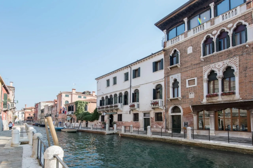 Отель IH Hotels Venezia Salute Palace