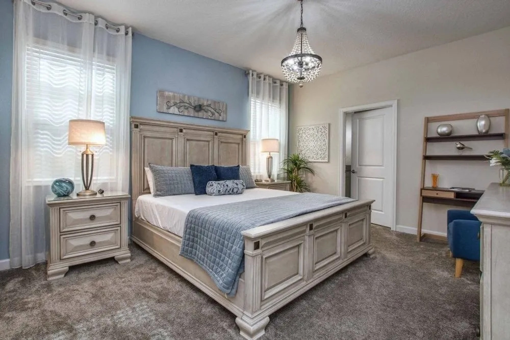 Storey Lake 8 Bed Lake Front Pool & Spa - 1684str 8 Bedroom Home by RedAwning