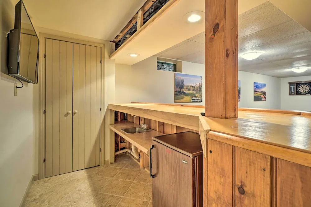 Spacious Oneida Retreat w/ Game Room