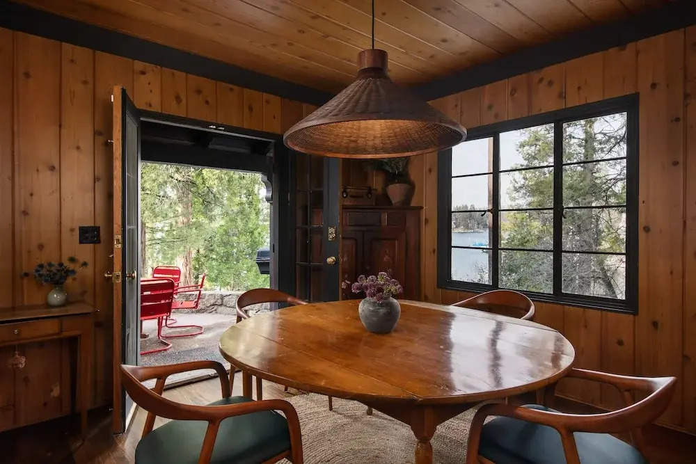 Holiday Lake Cabin by AvantStay