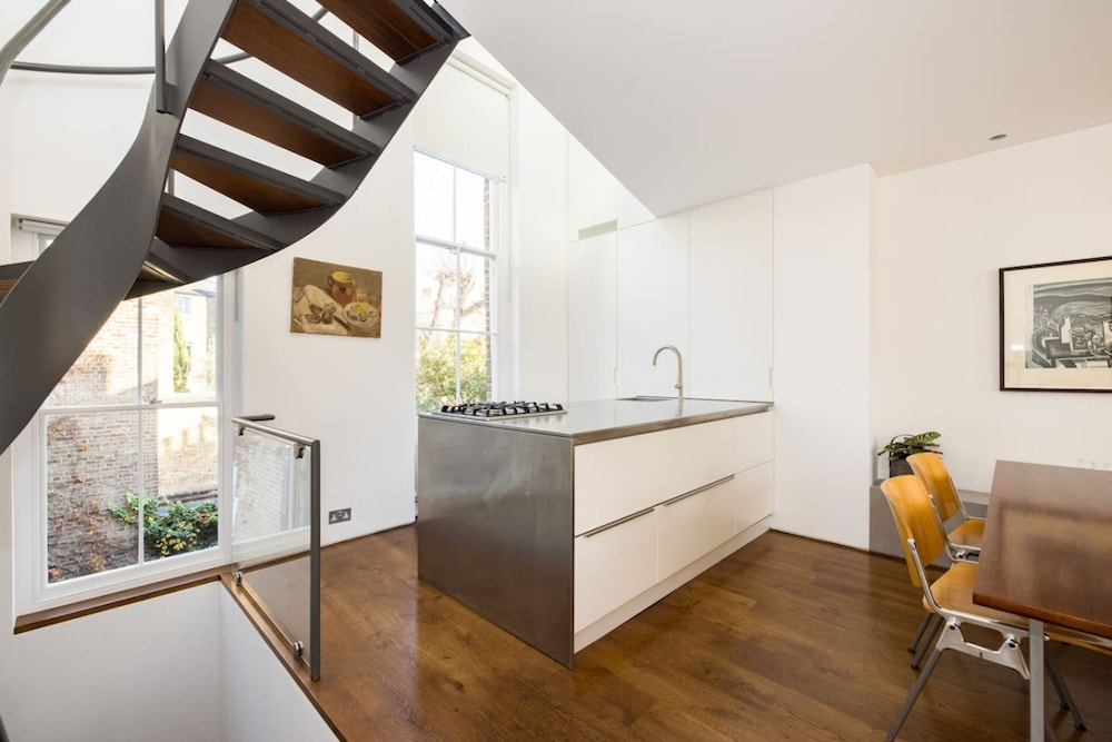 Bellevue Notting Hill 2 Bed by Holland Park