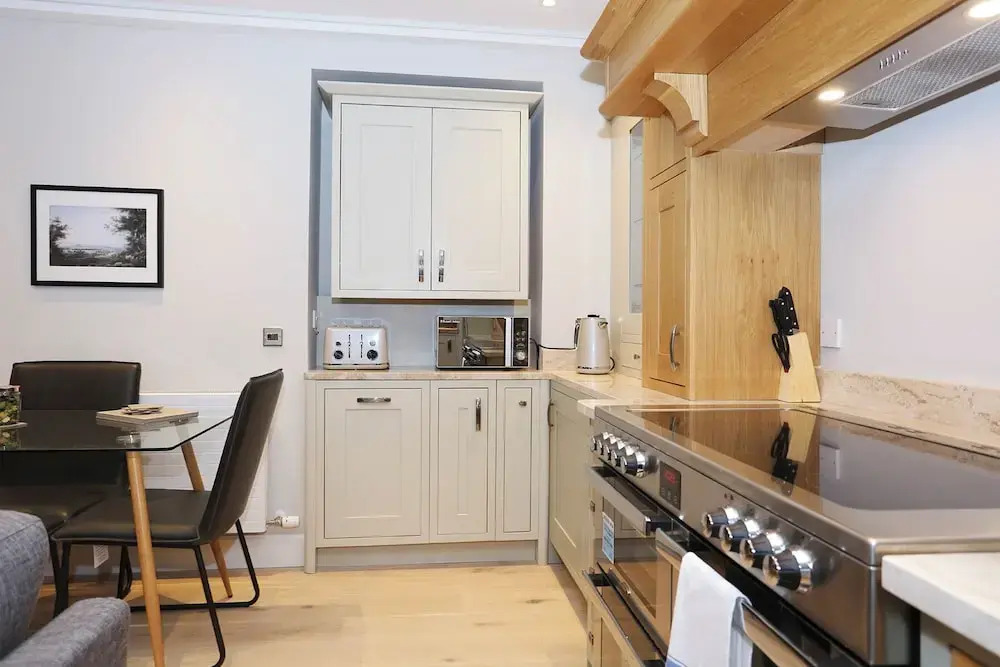 JOIVY Newly Refurbished Apartment on the Historic Royal Mile