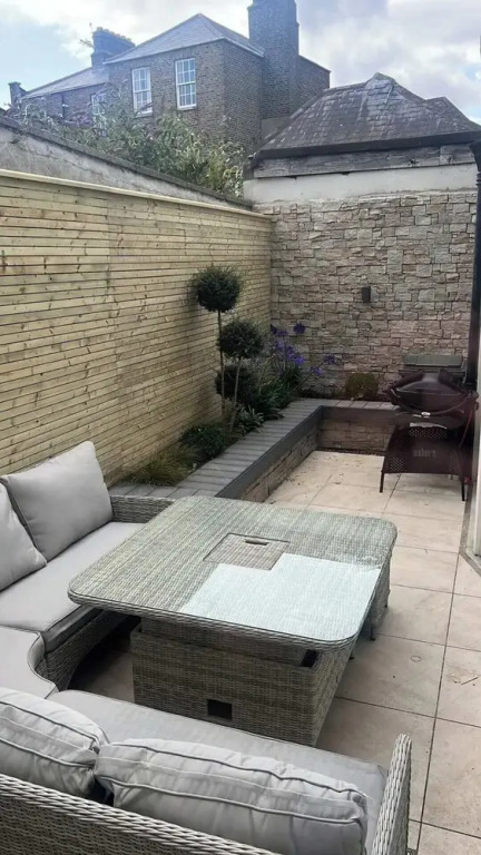 Chic & Characteristic 2BD House - Irishtown
