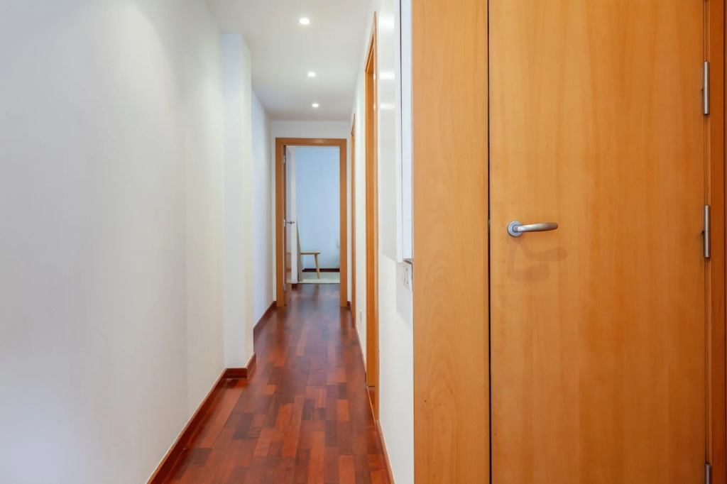 MARIA · Stylish 2 BR apartment with private roof terrace