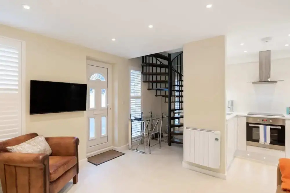 Bright 1 Bedroom House near Edgware Road