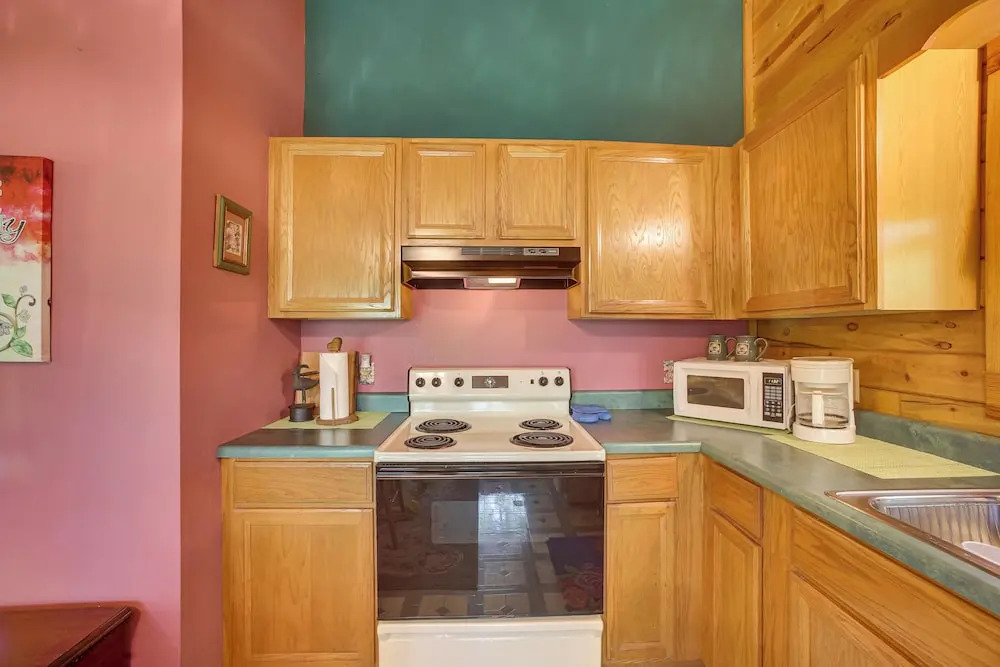 Eureka Springs Studio w/ Deck, Views & Bbq!