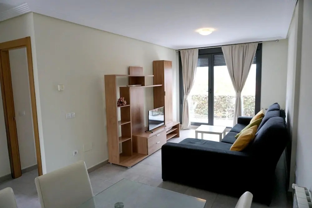 House With 2 Bedrooms in Cudón, With Enclosed Garden Near the Beach
