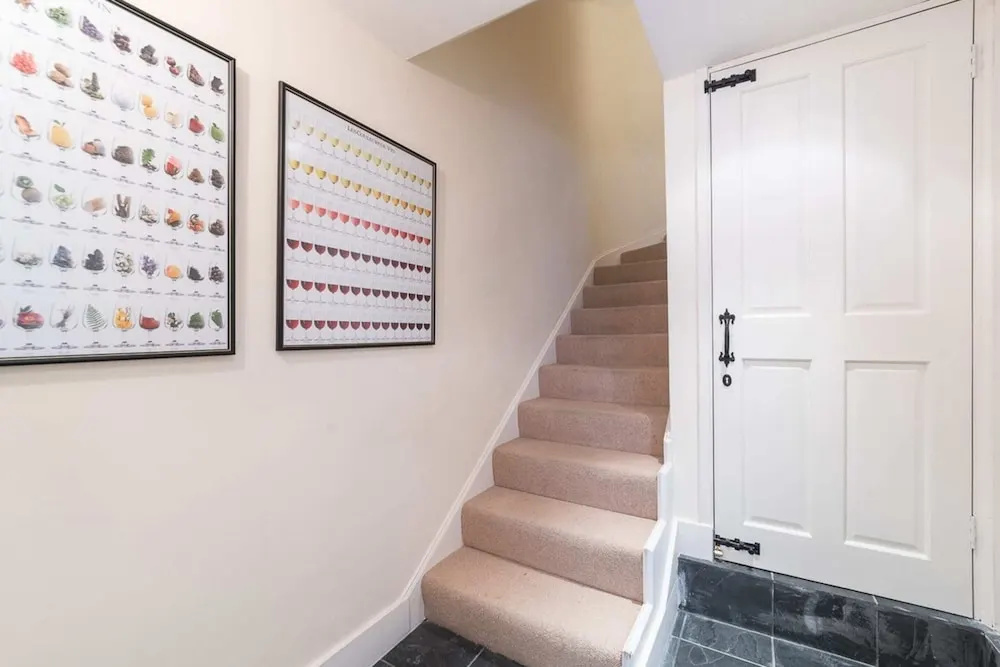 Elegant 3 Bedroom Home Located in South Kensington
