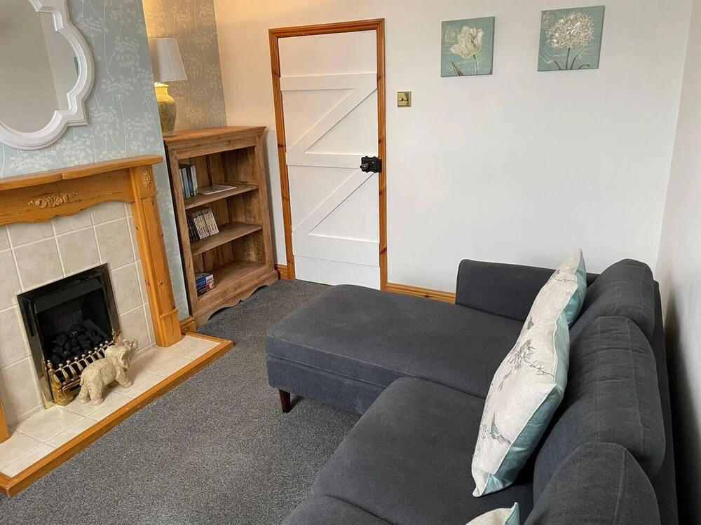 Inviting 3-Bed Town House in Boston Just Renovated