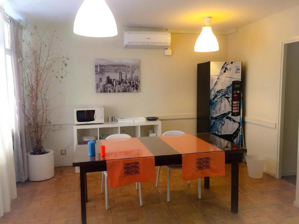 Barcelona City Street Hostal