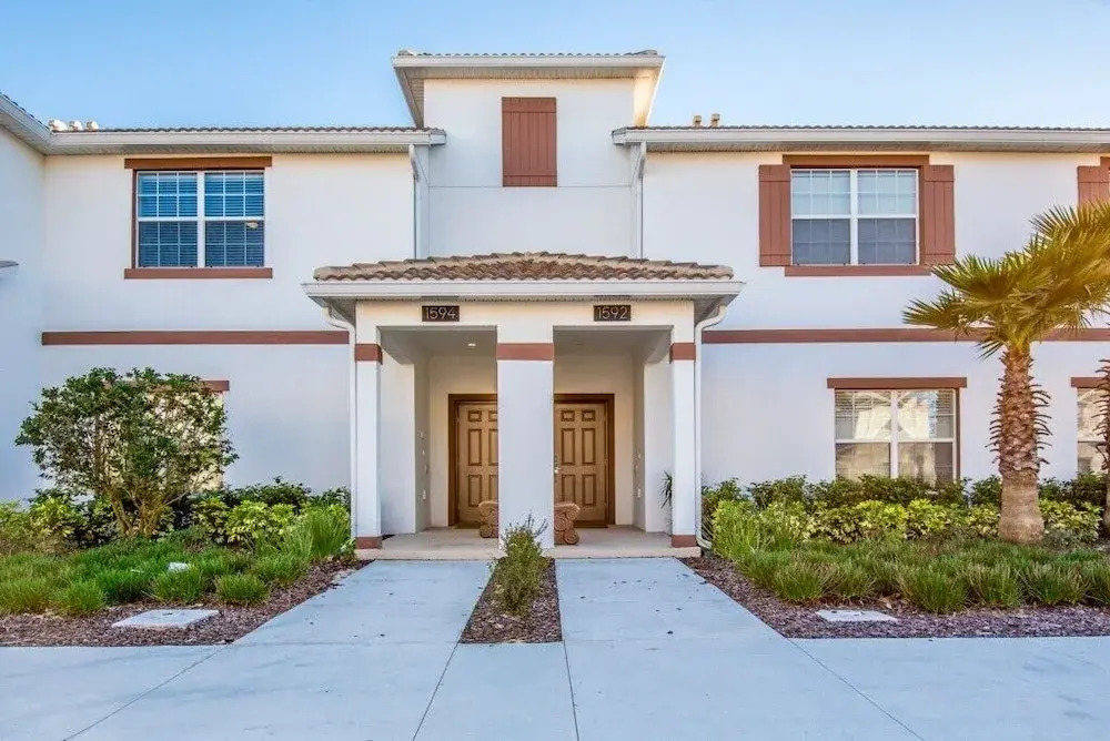 4 Bdrm With Private Pool