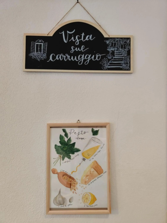 Vista sul carruggio, centro storico di Chiavari