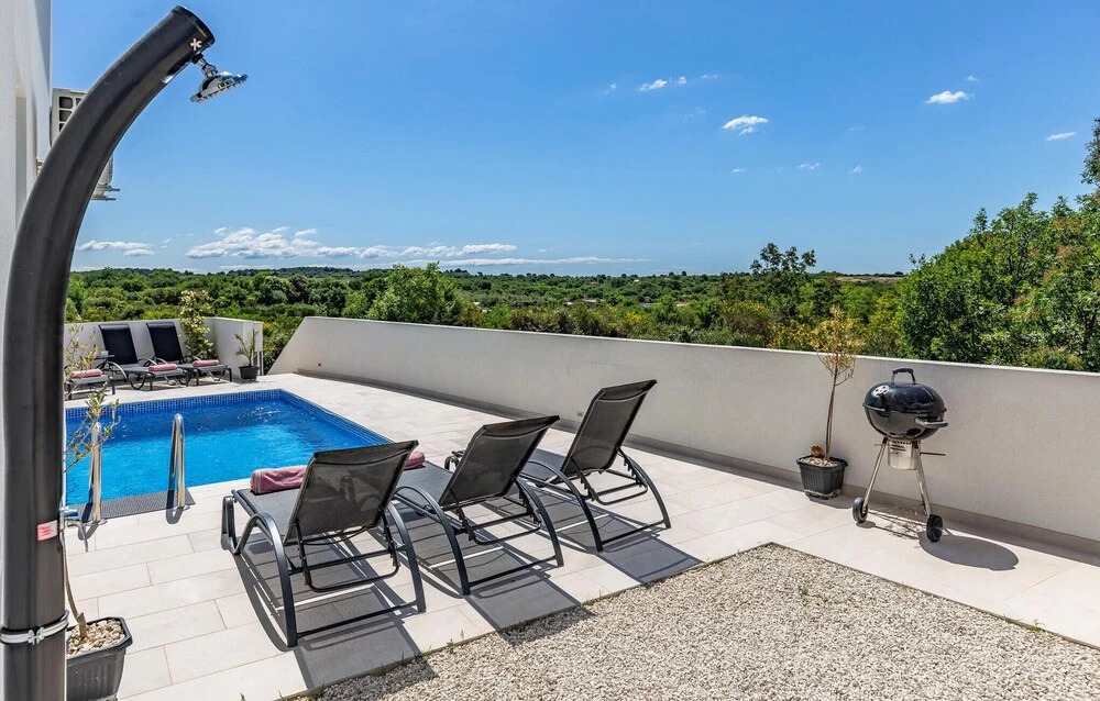 Amazing Home in Medulin With Outdoor Swimming Pool, Wifi and 3 Bedrooms