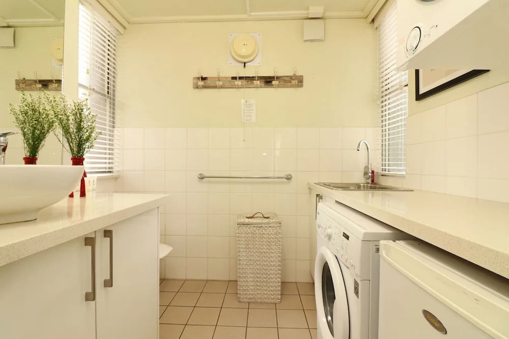 Colour Pop Fitzroy - Pets, Parking, Balcony, 3bdrm