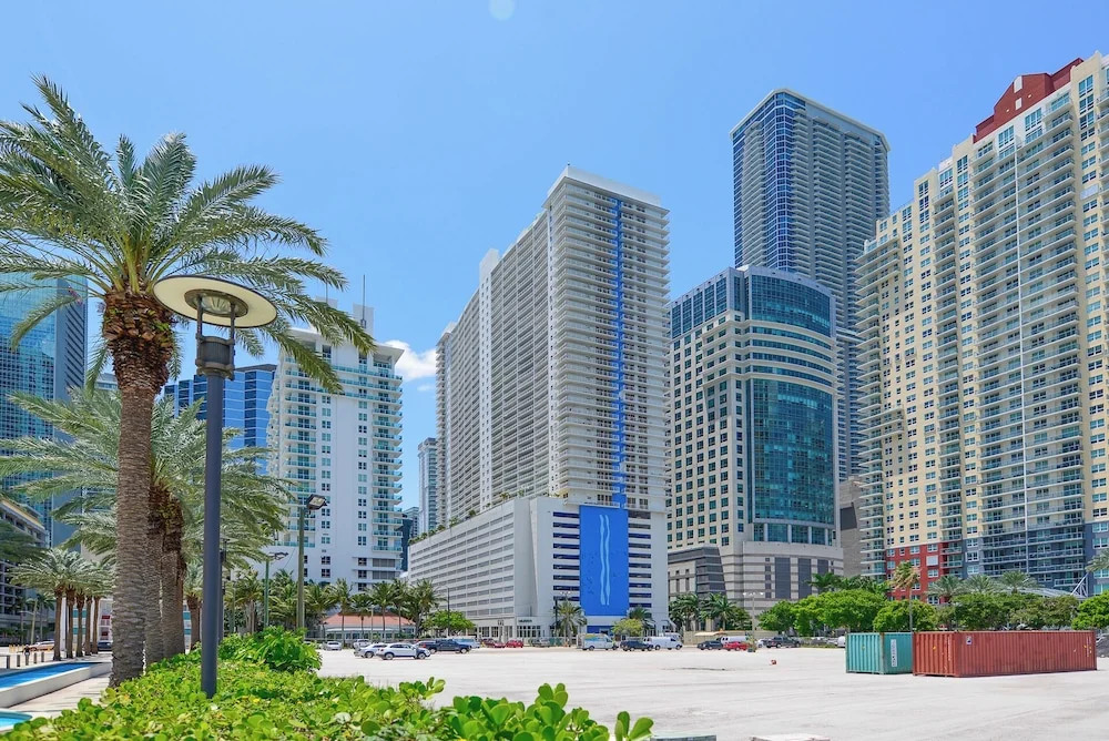 Centric 40thFloor Brickell Condo FREE parking by Palermo Home Miami