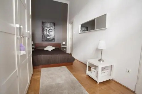 Royal Center Apartment