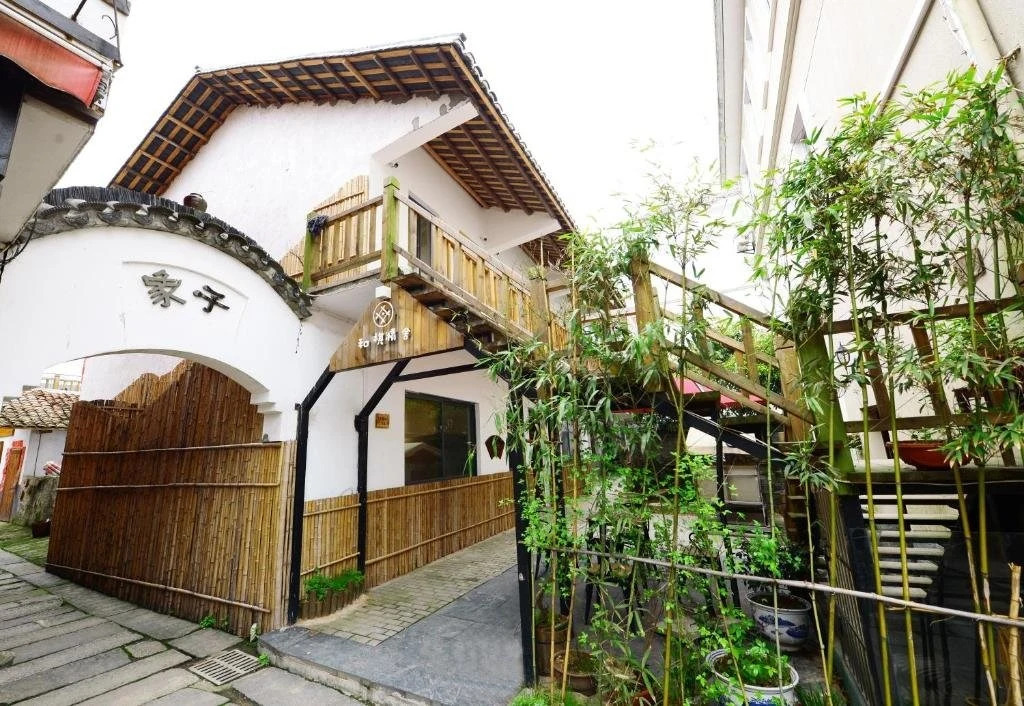 He Qi Jing She Hostel