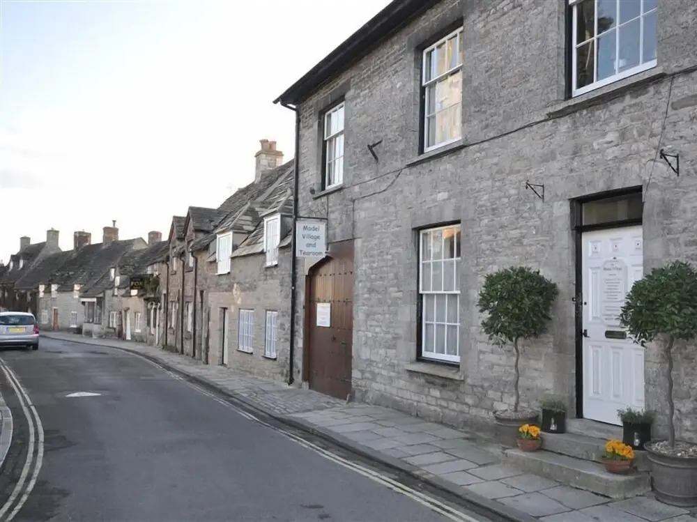 Tavern Way