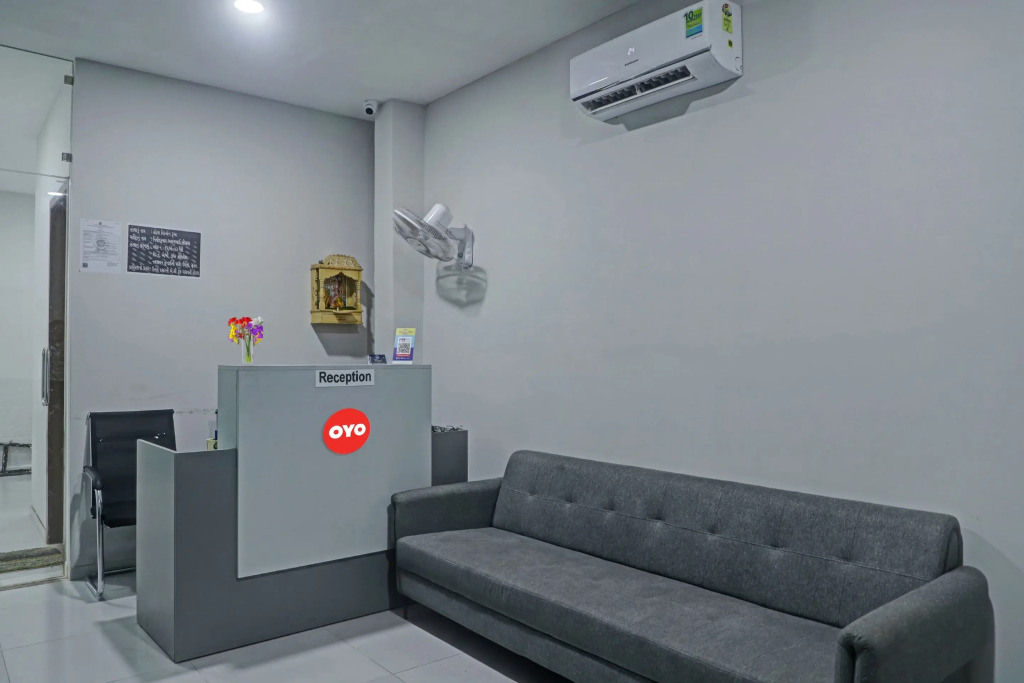OYO 90450 Hotel Weekend Rooms