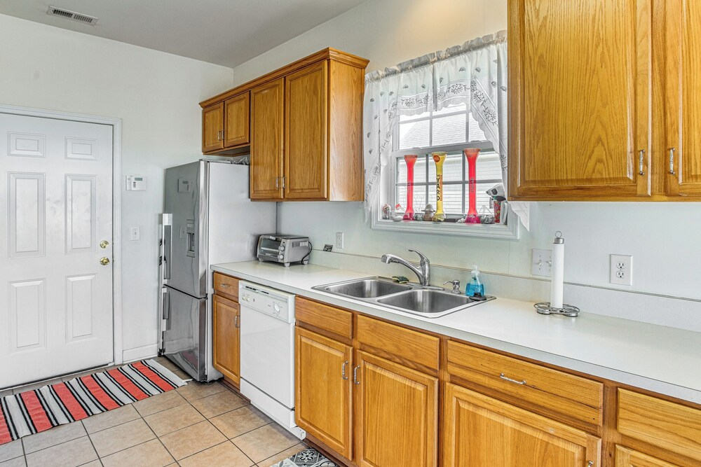 Pool Access & Pond Views: Longs Home Near Golf!
