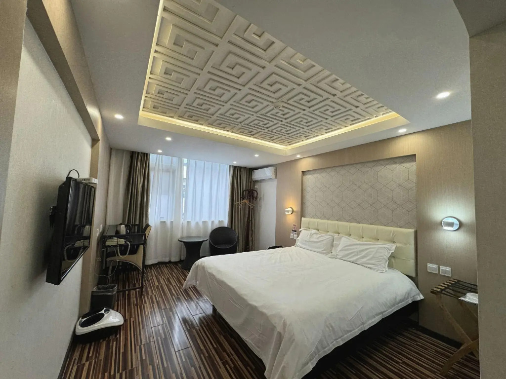 Super 8 Jinan Daminghu East Gate