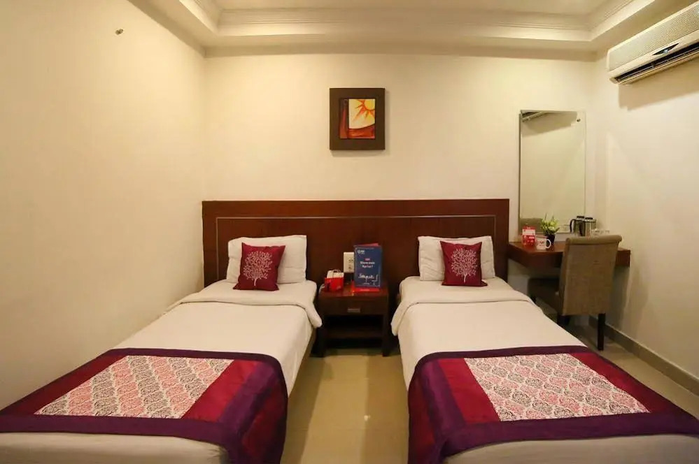 OYO Rooms Mahanadu Road Extension