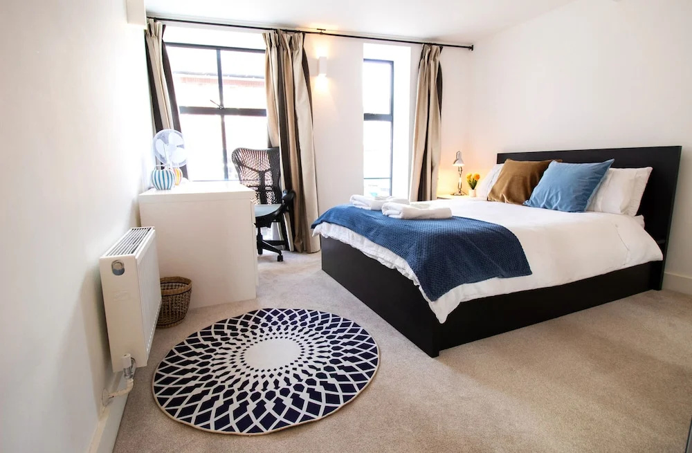 The New52 - A Modern 2 Bed Apartment Located in the Heart of Oxford City