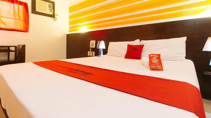 RedDoorz @ EL Runway Hotel Bulacan