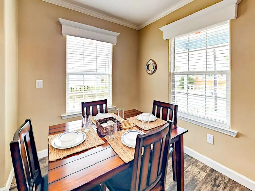 526 Sand Burr Ln Home 3 Bedrooms 2 Bathrooms Home