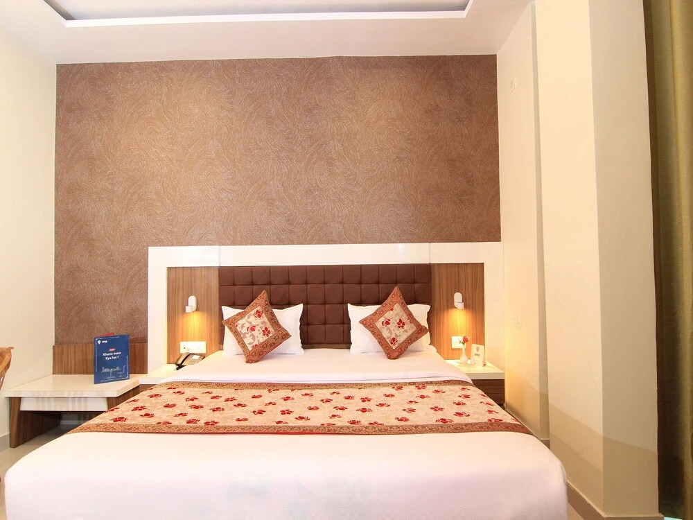 OYO 14570 Hotel Sona Plaza