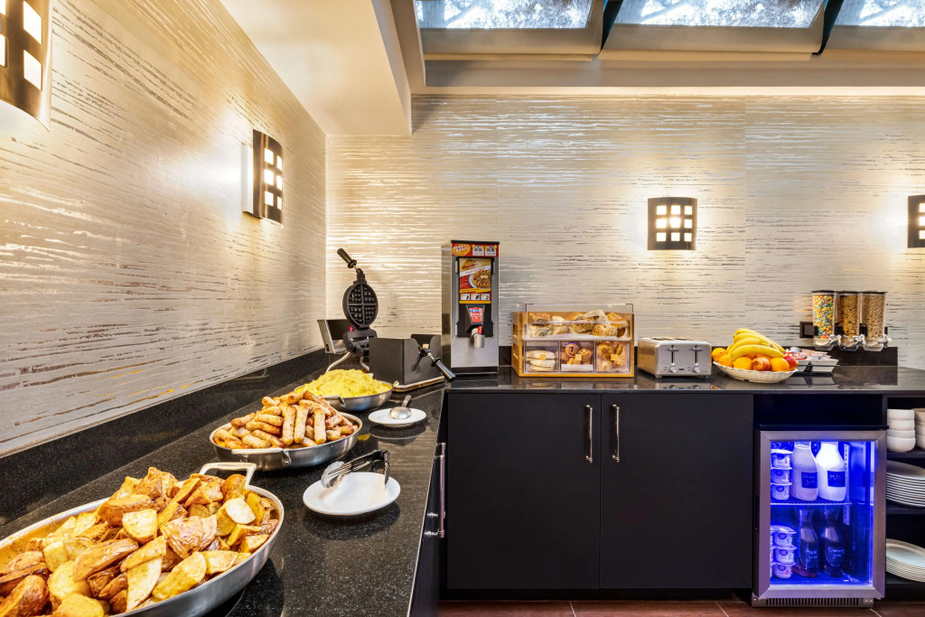Inn at Great Neck, WorldHotels Crafted