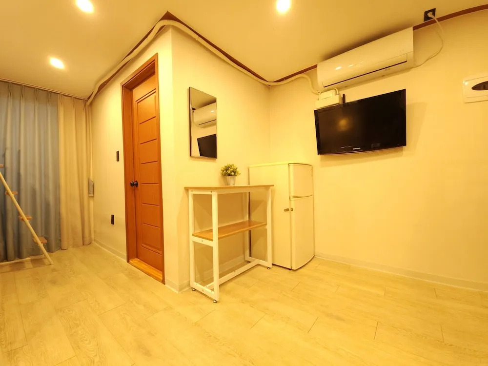 OYO Rooftop Hostel