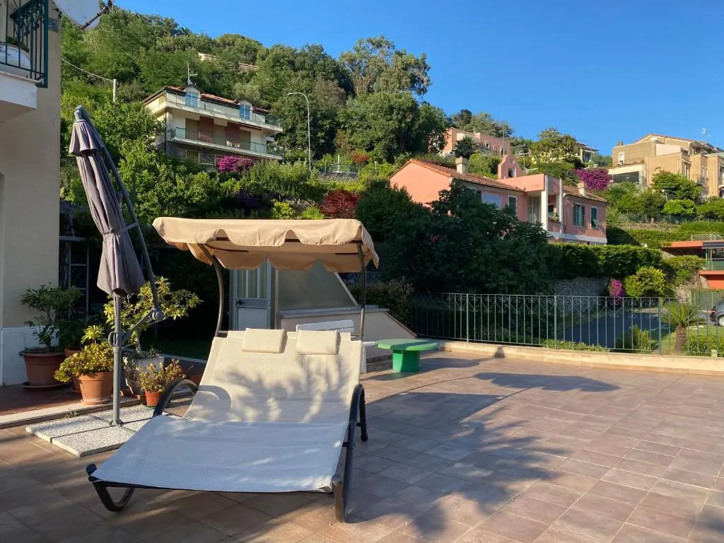 Vivi La Mia Liguria - Esclusivo appartamento con terrazzo e giardino