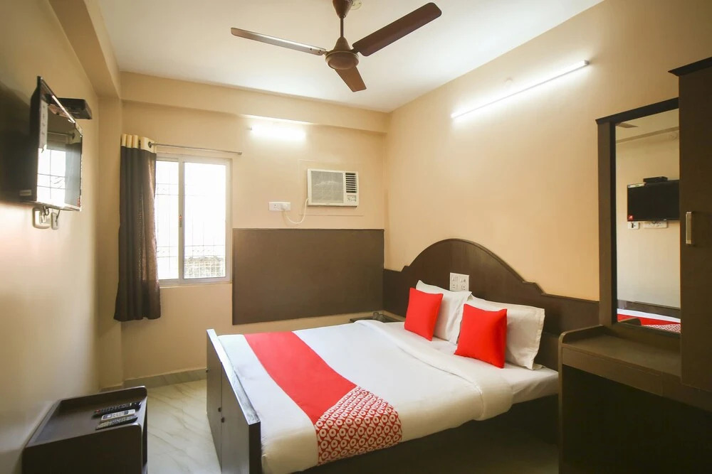 OYO 61379 Golden Cafe Boarding & Lodging