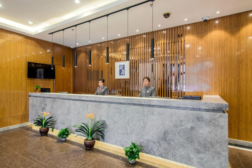 Ease Hotel Shanghai Songjiang College Town Happy Valley