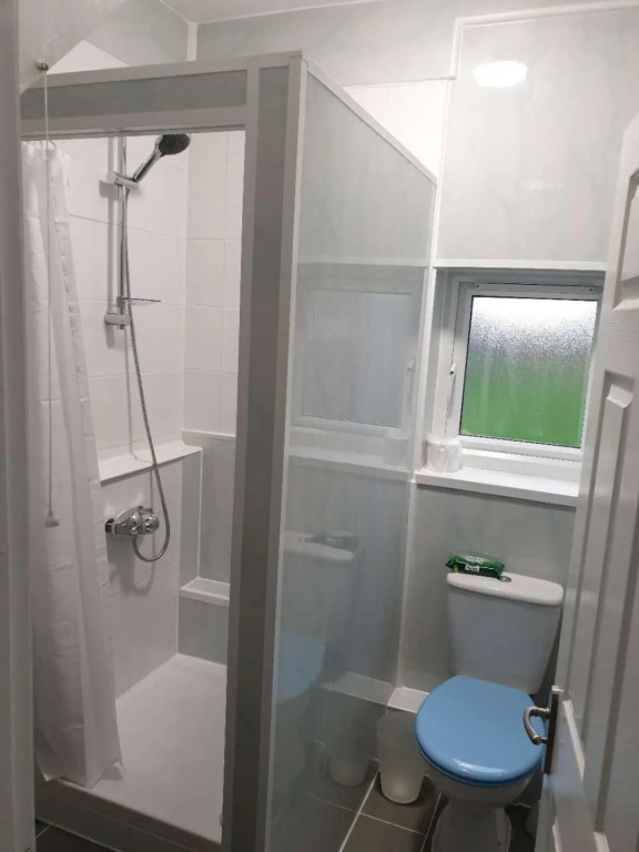 Browning House 3 rooms total 6 beds contractor stay FREE WIFI and Parking