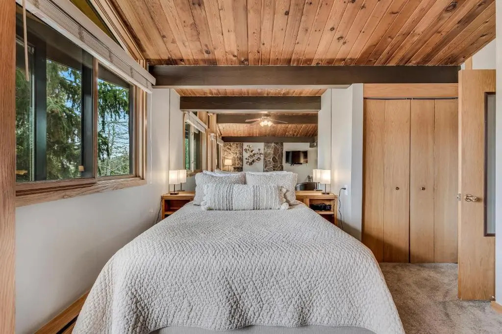 Laurelwood Condominiums Studio Deluxe Unit 115