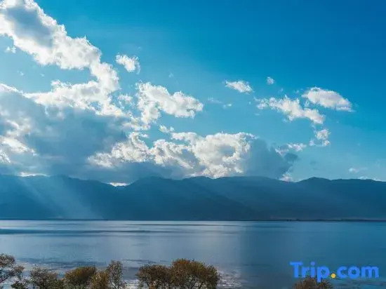 Mu Yun Ting Feng・360° Sea View, Cangshan Sunset Cloud Breeze Resort (Dali Erhai Store)