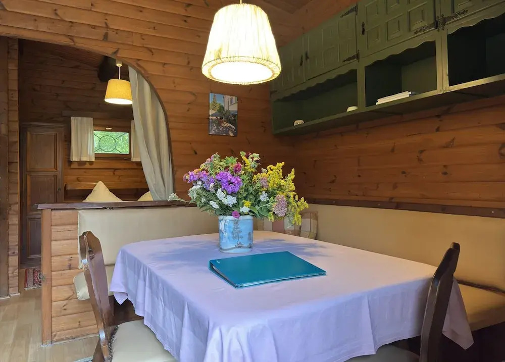 Blockhaus mitten in der Natur